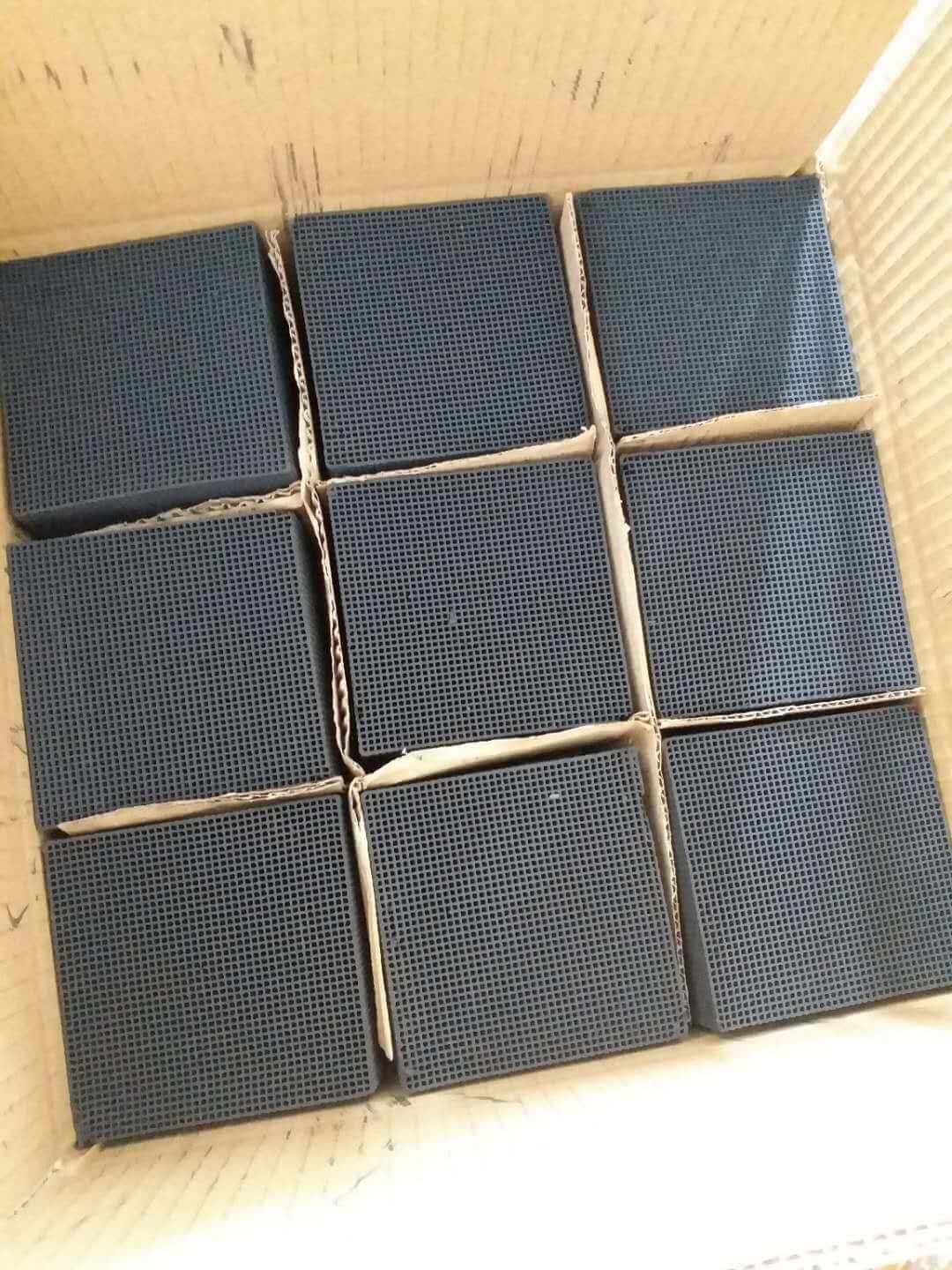 <a href=http://m.yizhonglx.com/fwzhxt/ target=_blank class=infotextkey>蜂窩活性炭</a>一箱展示